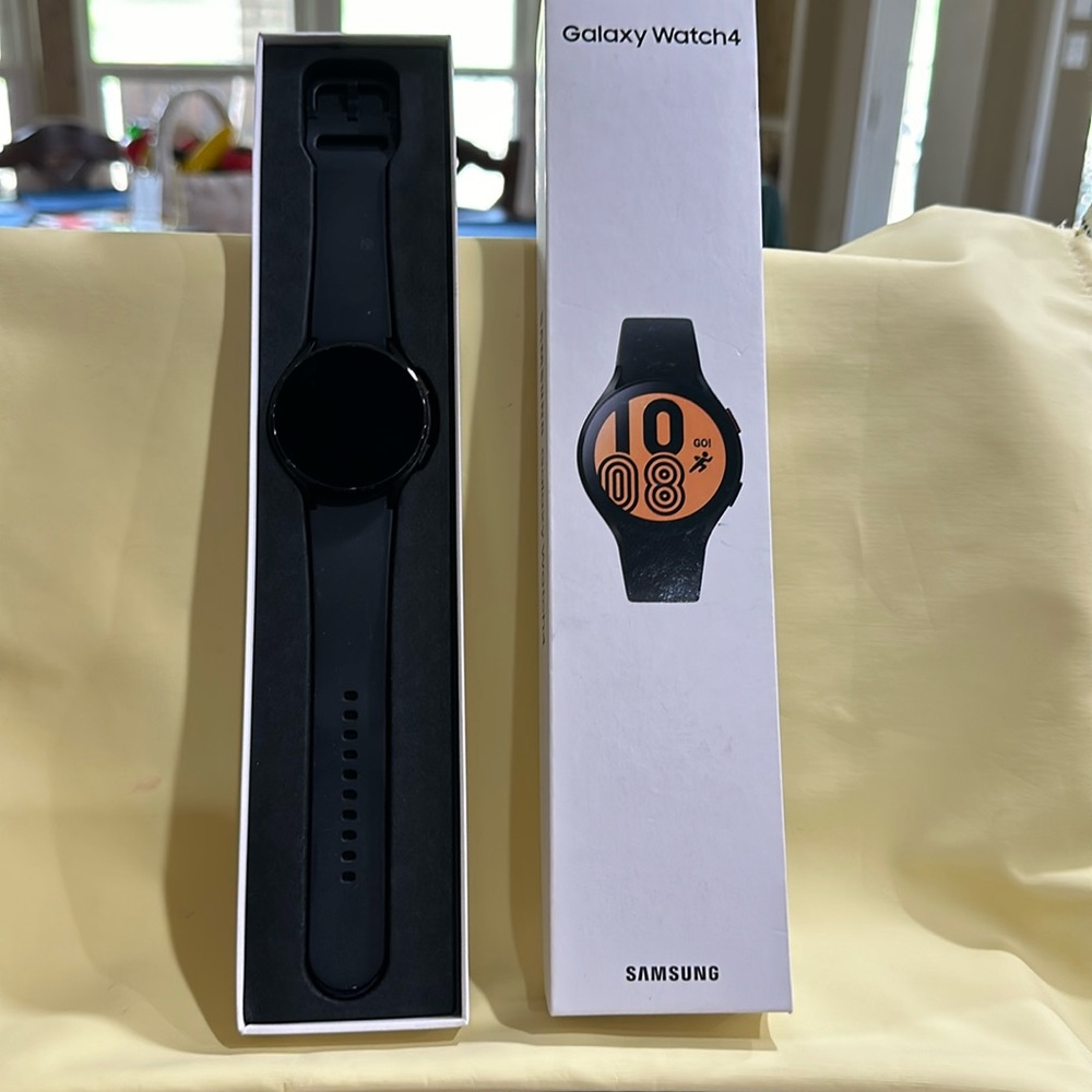 EUC Samsung Galaxy Watch4